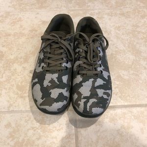 Men’s size 10.5 camouflage no bull sneakers